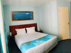 Отель Bellevue Paris Montmartre