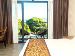 Vienna Hotel (Newly Renovated 2025)