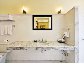 Baan Bayan Beachfront Hotel