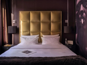 Roomers Frankfurt Central, Autograph Collection