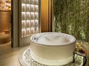 4-Bedroom Luxury Villa in 5 Star Resort Seafront