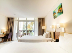 Sandy Beach Non Nuoc Resort