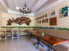 Alron Hotel Kuta Powered by Archipelago