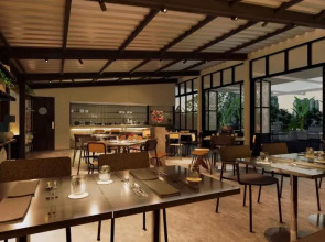 The StandardX Bangkok Phra Arthit