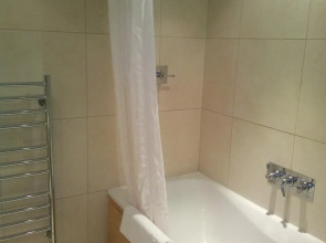 Still Life Tower Hill Deluxe