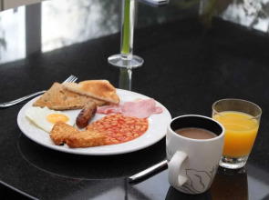 Huttons Hotel, Victoria London