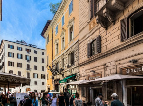 Charme & Chic Luxury