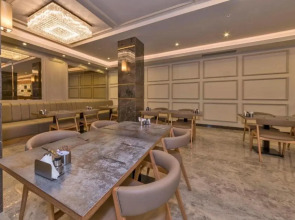 Golden Royal Hotel & Spa