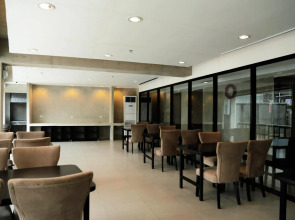 Travelbee Seaside Inn