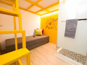 SleepBox Hotel - Ximen