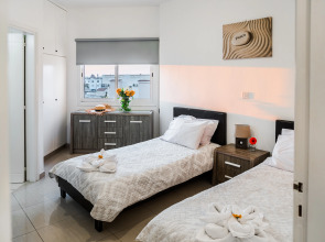 Artemis Cynthia Complex