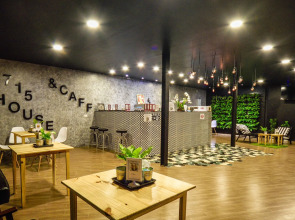 1715 House - White Rhino