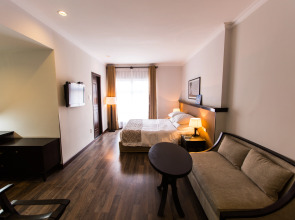 The Alcove Library Hotel