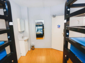 Via Limehouse - Hostel