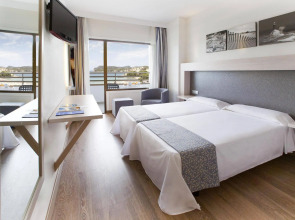 Отель Vibra Beverly Playa