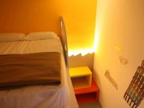 Warm Blanket Hotel - Hostel