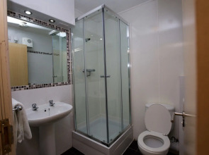 International Inn - Hostel