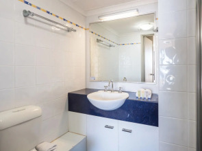 Aristocrat Apartments