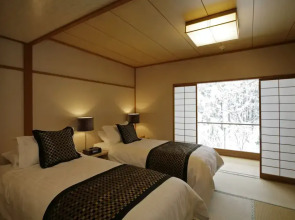 The Ridge Hotel & Apartments