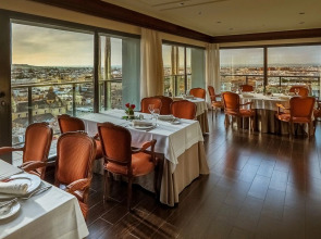 Отель Sevilla Center