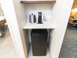 Holiday Inn Express & Suites Hollywood Walk Of Fame