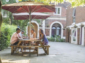 Safestay London Kensington Holland Park