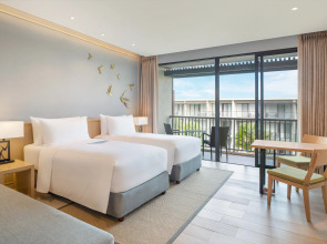 Le Meridien Khao Lak Resort & Spa