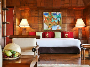 Mom Tri's Villa Royale