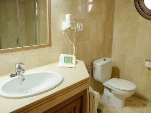 Klayman Olivina Aparthotel