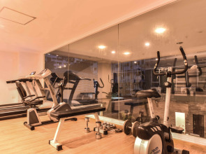 Boss Suites Nana Hotel