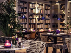 Carlton Square Hotel