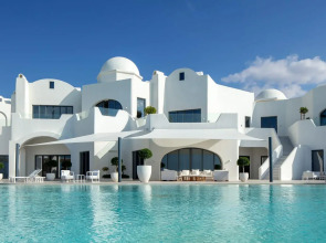 Anantara Santorini Abu Dhabi Retreat - Adults Only