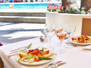 Universal Hotel Bikini