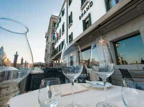 Отель Monaco & Grand Canal