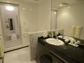 Отель Natural Hot Spring Midosuji Hotel