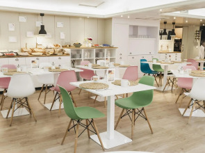 Отель Tres Torres Atiram