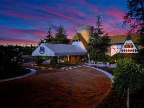 Anaheim Majestic Garden Hotel