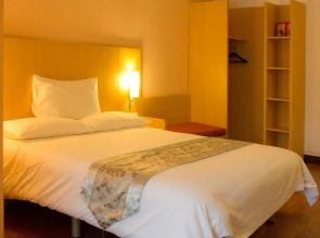 Hanting Guangzhou Baiyun Station Huangshi West Rd