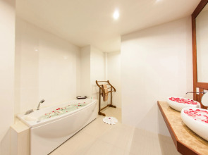 Howard Johnson by Wyndham Phuket Naiyang