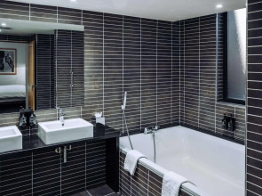 Отель Pentahotel Reading