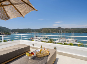 Yacht Classic Hotel - Boutique Class