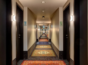 Schulz Hotel Berlin Wall at the East Side Gallery