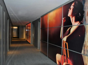 Broadway Hotel & Suites