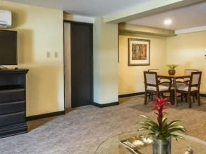 Urban Green Hotel & Suites