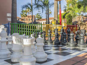 Отель Los Amigos Beach Club