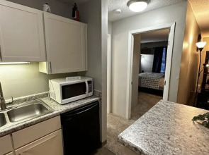 2 BR con patio por el centro comercial