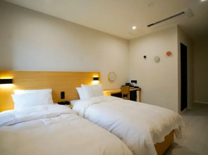 Mipo Oceanside Hotel