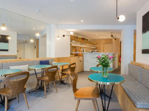 Отель Montholon Paris