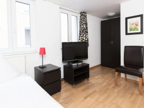 Swiss Star Guesthouse District 4