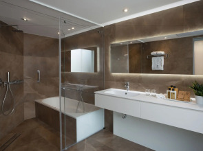 Carlton Tel Aviv Hotel